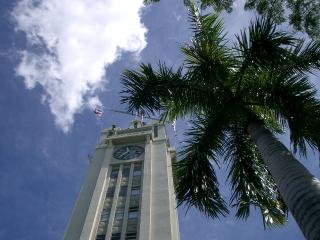 アロハタワーです。ハワイのシンボルらしいですよー？